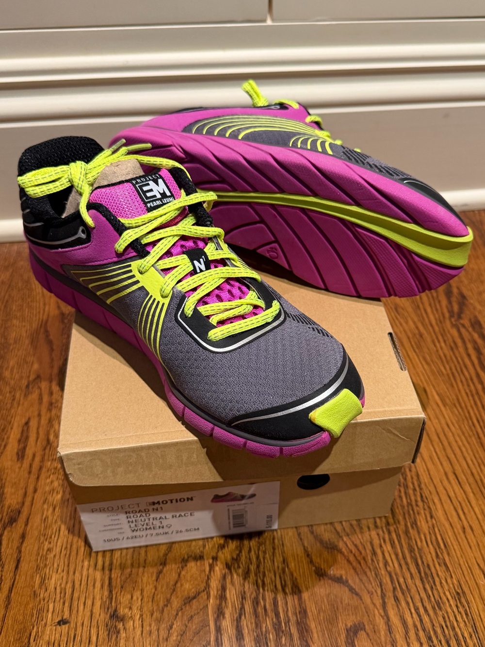 Never Been Worn Pearl Izumi Project E Motion Road N1 running shoes